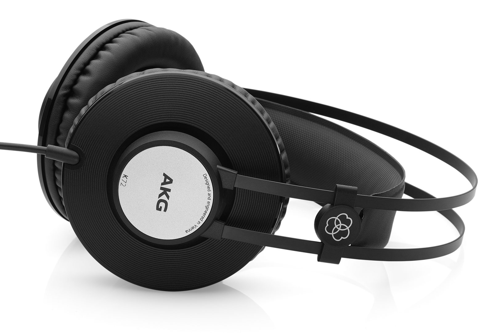 AKG K72